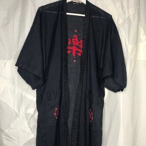 Vintage Embroidered Silk blend kimono robe.